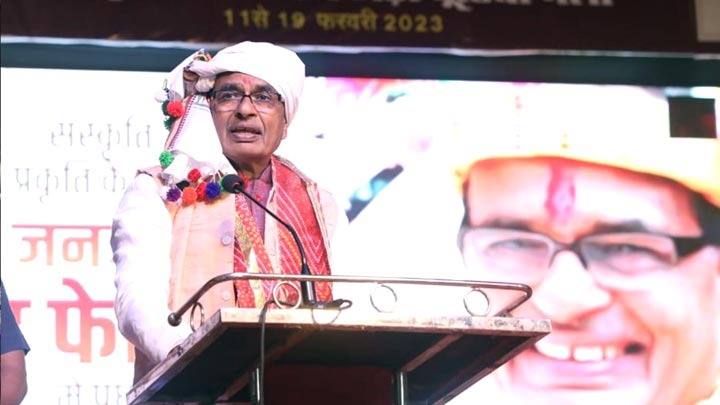 जनजातीय जीवन की सरलता अपनायें, शहरी चकाचौंध में न आयें  : मुख्यमंत्री श्री चौहान